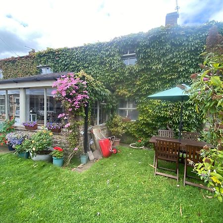 Chapel Cottage Clitheroe Road Уодингтън Екстериор снимка