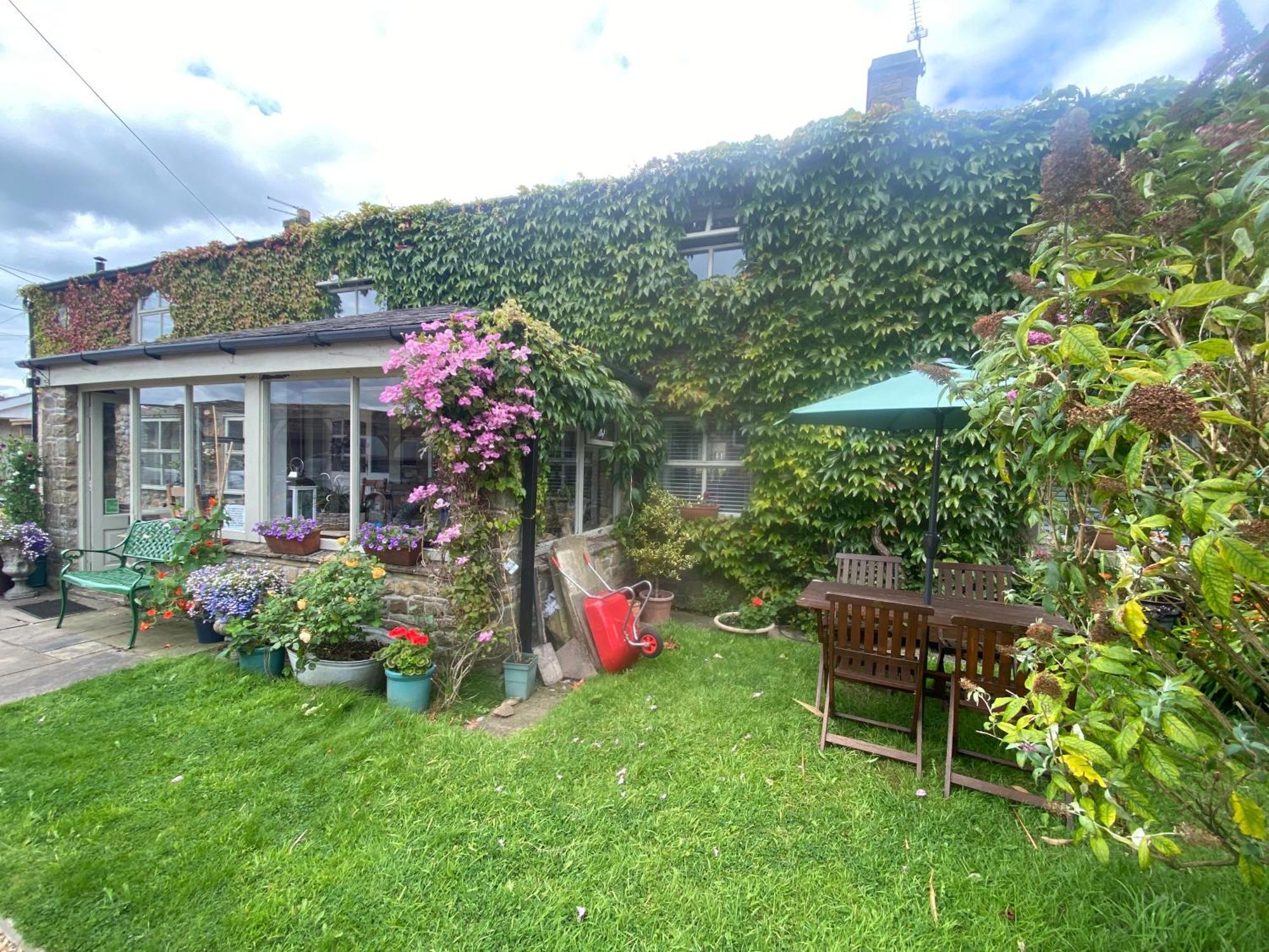 Chapel Cottage Clitheroe Road Уодингтън Екстериор снимка