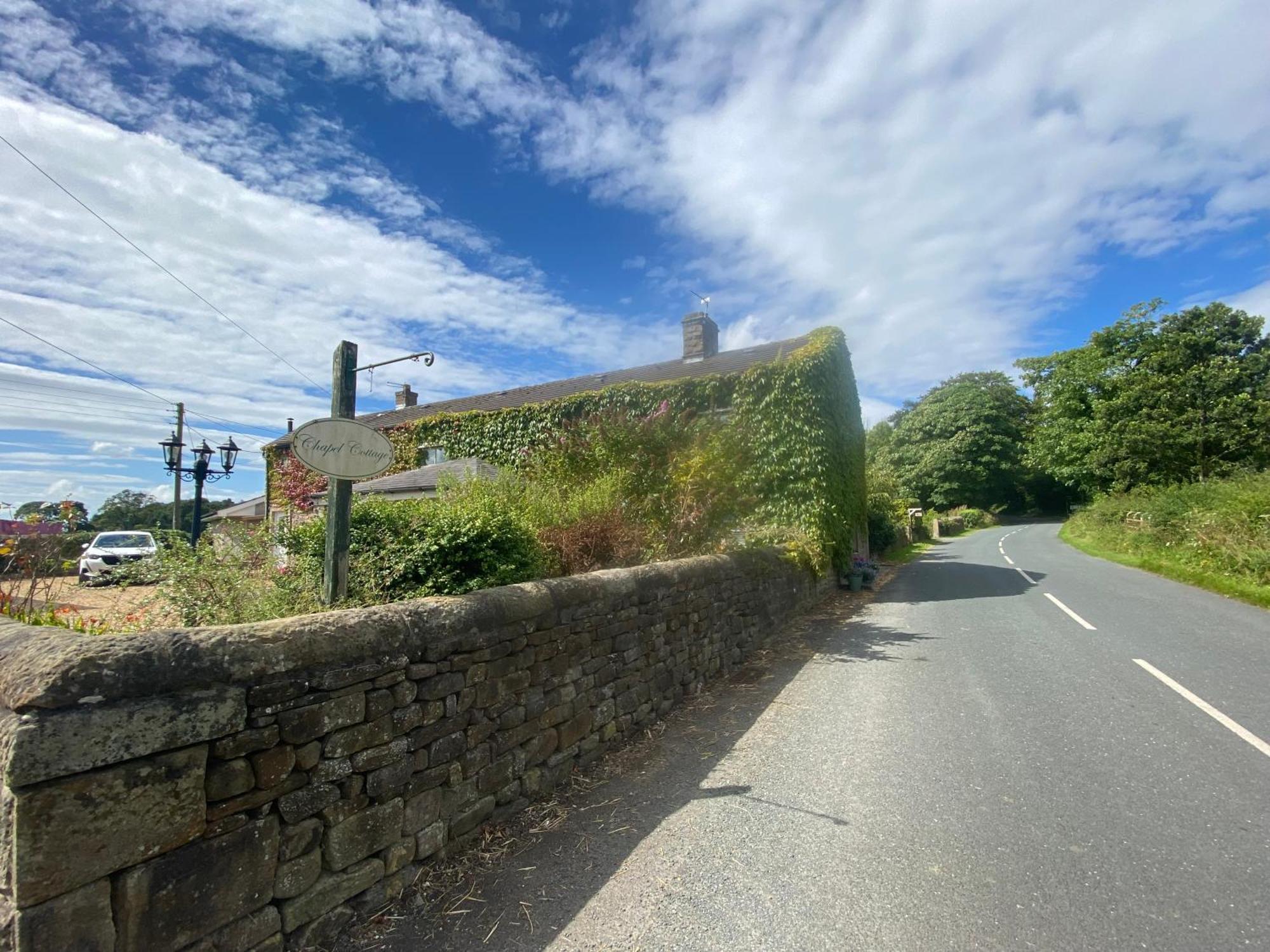 Chapel Cottage Clitheroe Road Уодингтън Екстериор снимка