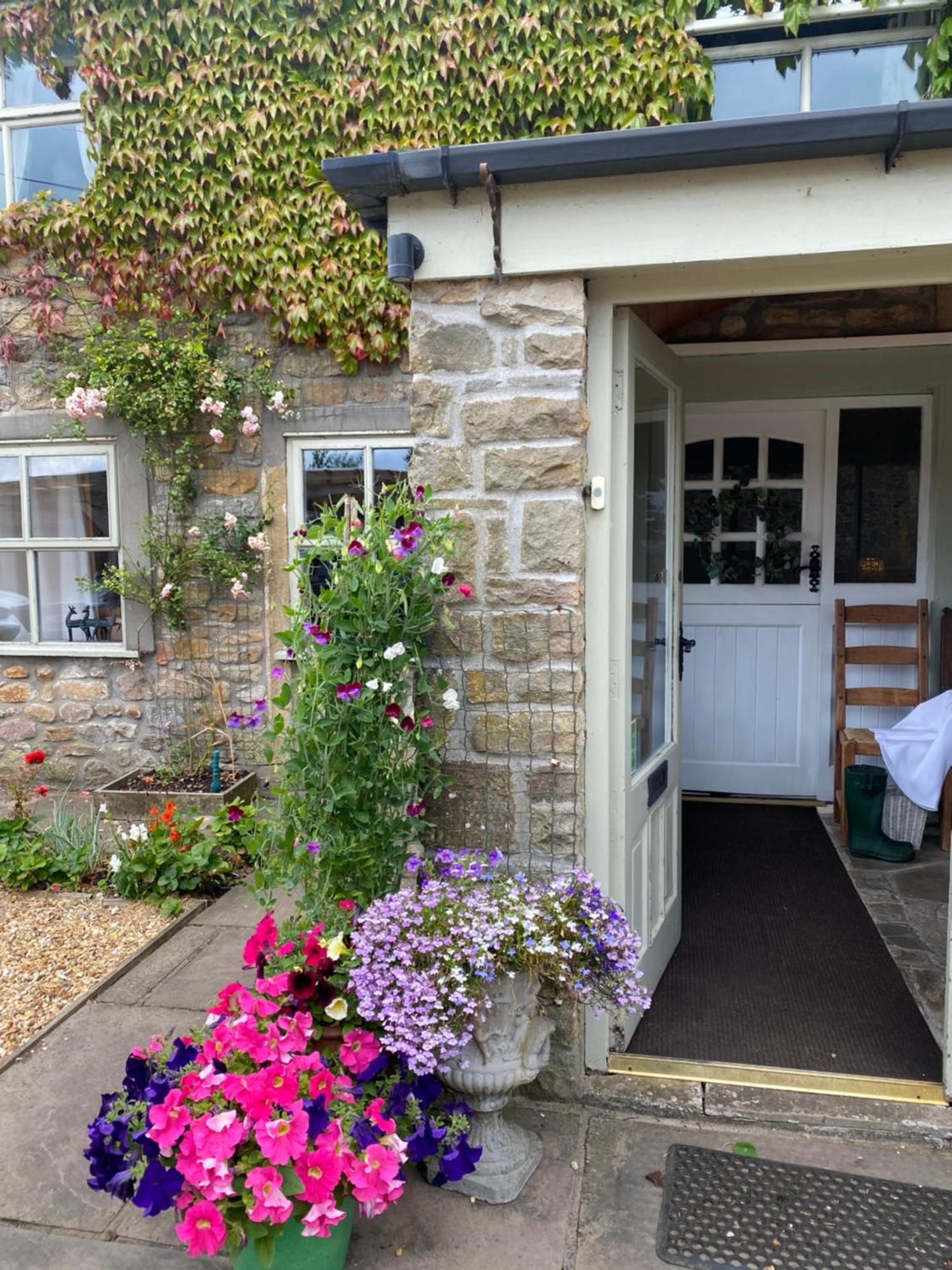 Chapel Cottage Clitheroe Road Уодингтън Екстериор снимка